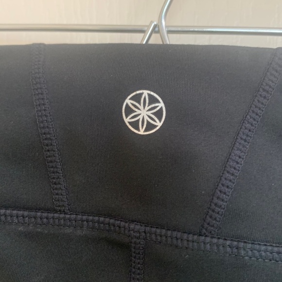 Gaiam Capri Legging Black and Purple Boho Print Mesh Size M - Picture 6 of 9